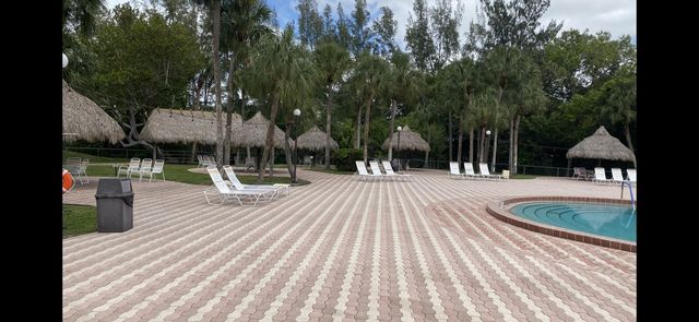 3160 HOLIDAY SPRINGS Boulevard 7-311, Margate, FL 33063