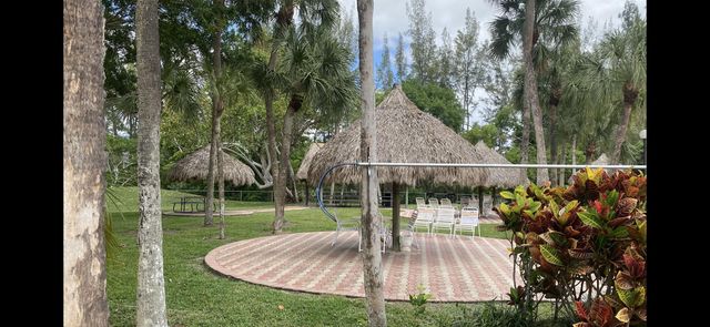 3160 HOLIDAY SPRINGS Boulevard 7-311, Margate, FL 33063