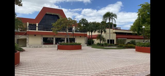3160 HOLIDAY SPRINGS Boulevard 7-311, Margate, FL 33063