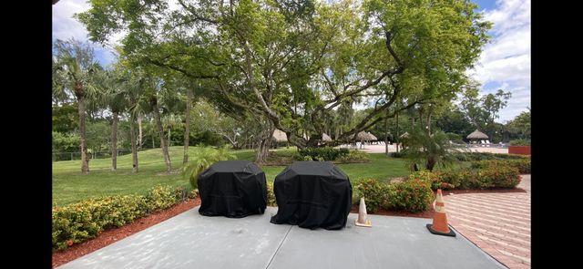 3160 HOLIDAY SPRINGS Boulevard 7-311, Margate, FL 33063