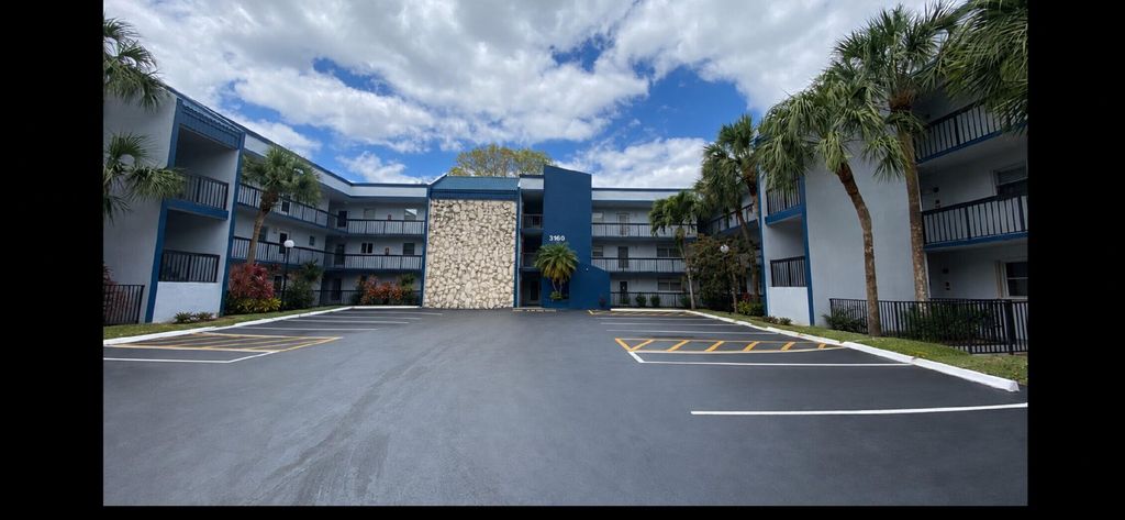 3160 HOLIDAY SPRINGS Boulevard 7-311, Margate, FL 33063