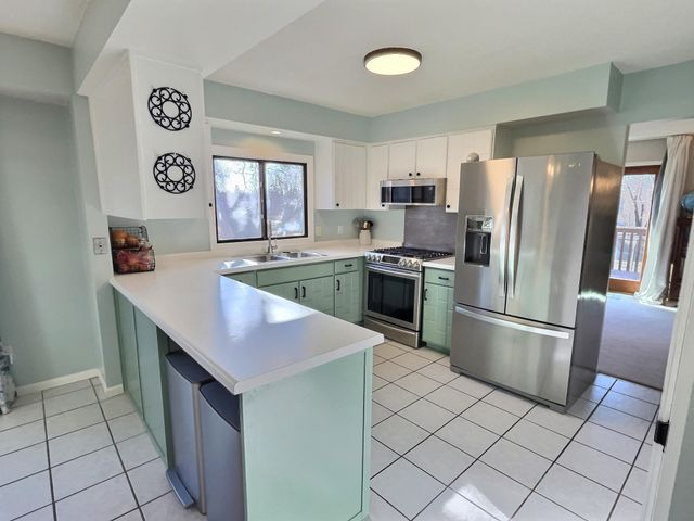 10105 32nd Avenue N, Plymouth, MN 55441