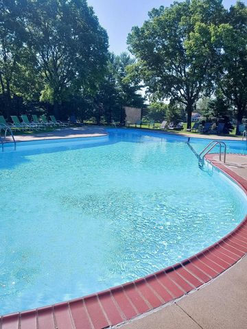 10105 32nd Avenue N, Plymouth, MN 55441