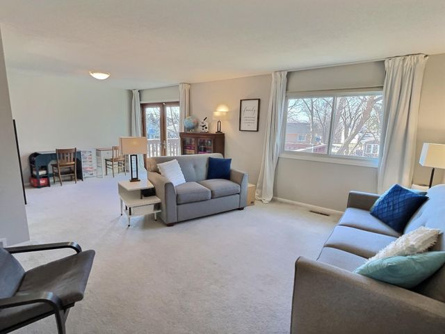 10105 32nd Avenue N, Plymouth, MN 55441