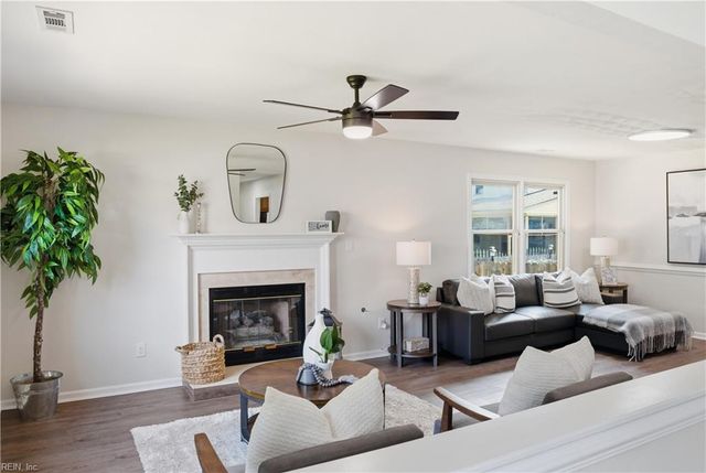 3209 Cricket LN, Chesapeake, VA 23321