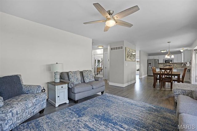 2713 Falcon Crest Drive, Edwardsville, IL 62025