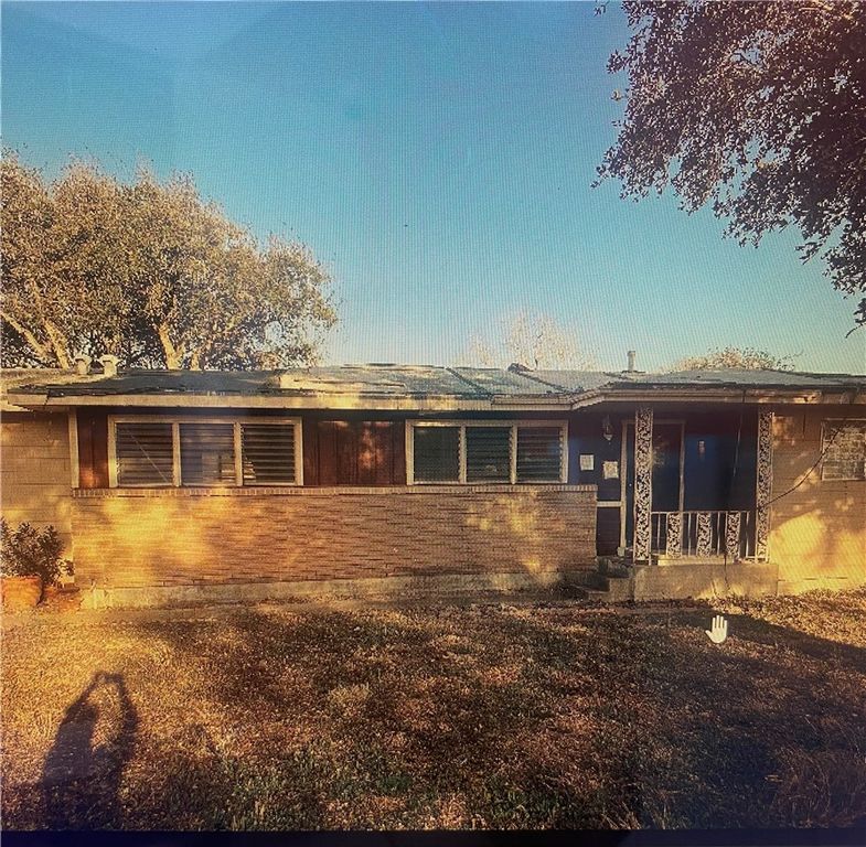 717 W Wildwood Dr, Corpus Christi, TX 78410