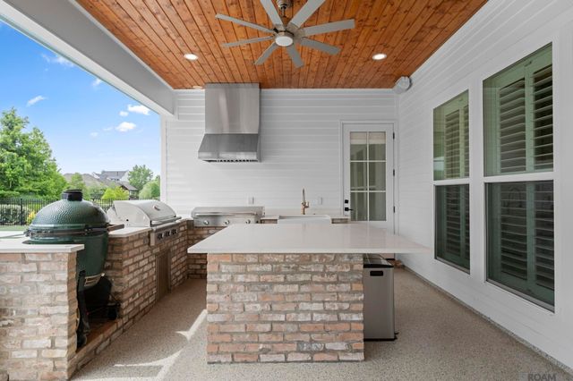 8787 Lake Carriage Dr, Baton Rouge, LA 70817