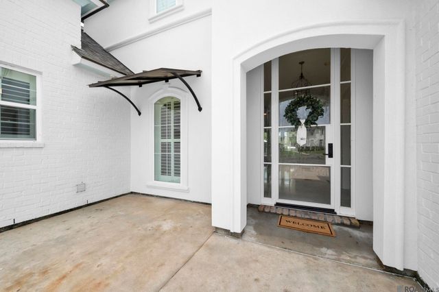 8787 Lake Carriage Dr, Baton Rouge, LA 70817