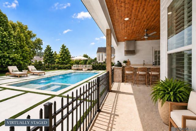 8787 Lake Carriage Dr, Baton Rouge, LA 70817
