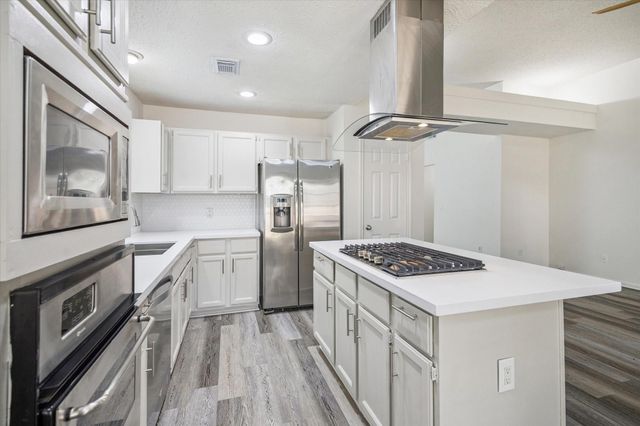 143 W Village Knoll Circle, Spring, TX 77381