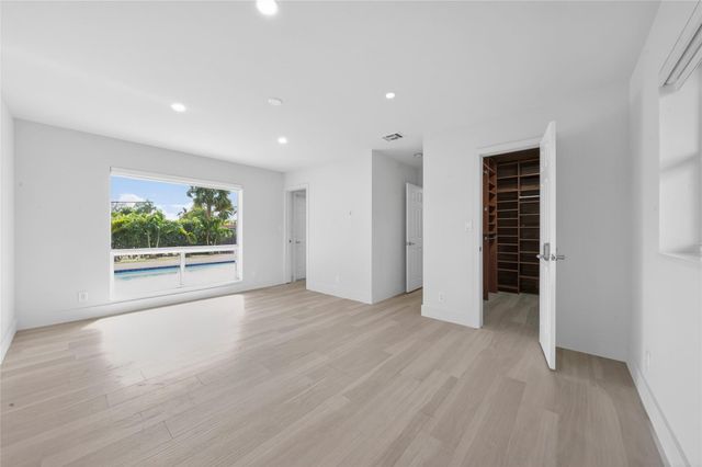 1762 NE 38th Street, Oakland Park, FL 33334