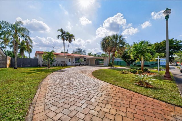 1762 NE 38th Street, Oakland Park, FL 33334