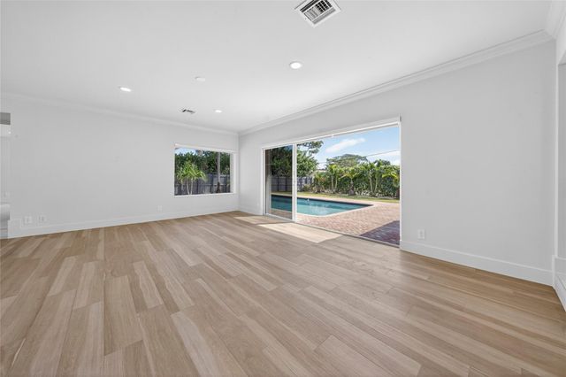 1762 NE 38th Street, Oakland Park, FL 33334