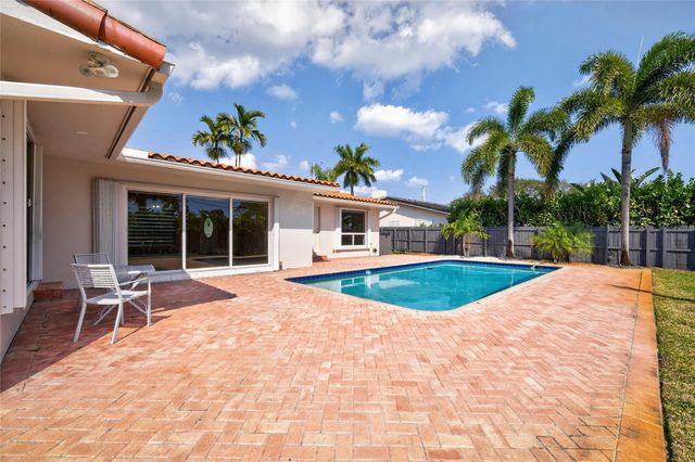 1762 NE 38th Street, Oakland Park, FL 33334