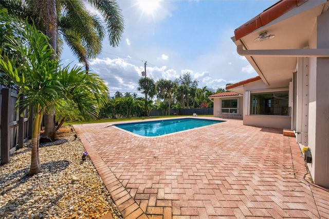 1762 NE 38th Street, Oakland Park, FL 33334