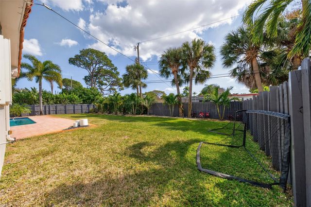 1762 NE 38th Street, Oakland Park, FL 33334