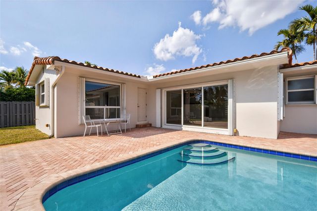 1762 NE 38th Street, Oakland Park, FL 33334