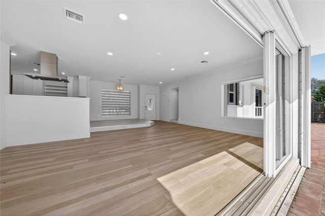 1762 NE 38th Street, Oakland Park, FL 33334