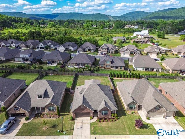 3014 Crystal Creek Drive, Brownsboro, AL 35741