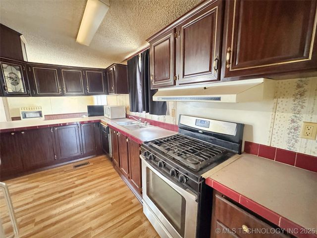 26046 E 813 Road, Welling, OK 74471