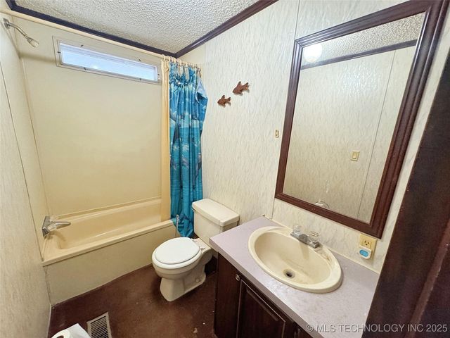 26046 E 813 Road, Welling, OK 74471