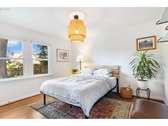 5555 Se STARK St, Portland, OR 97215