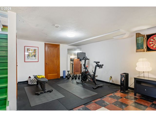 5555 Se STARK St, Portland, OR 97215