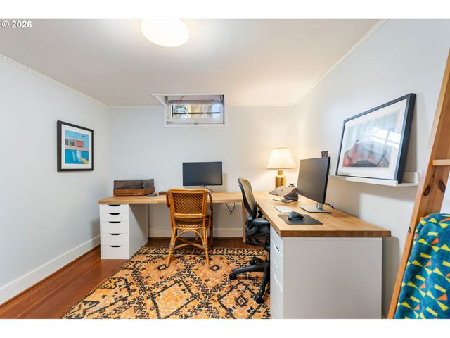 5555 Se STARK St, Portland, OR 97215