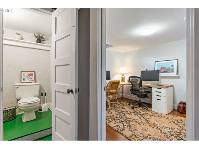 5555 Se STARK St, Portland, OR 97215