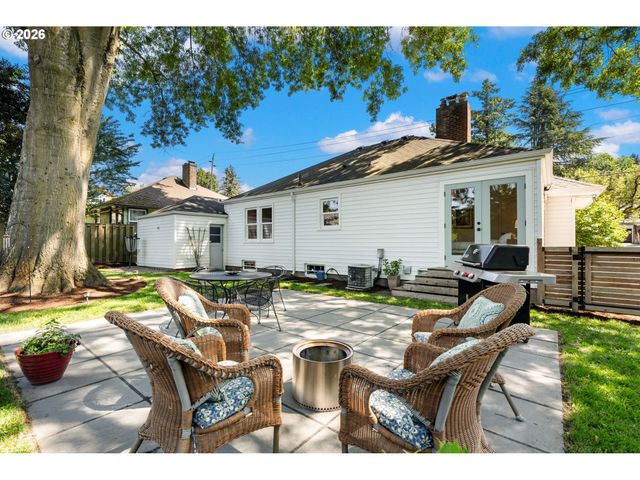 5555 Se STARK St, Portland, OR 97215