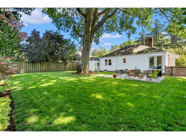 5555 Se STARK St, Portland, OR 97215