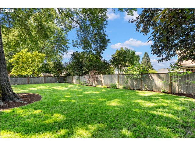 5555 Se STARK St, Portland, OR 97215