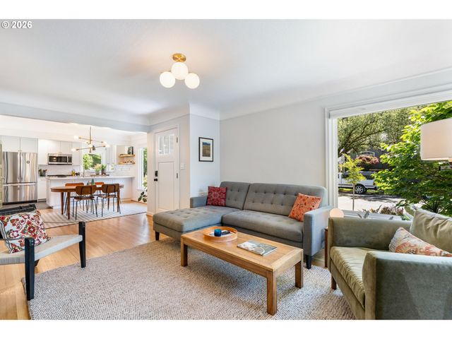 5555 Se STARK St, Portland, OR 97215