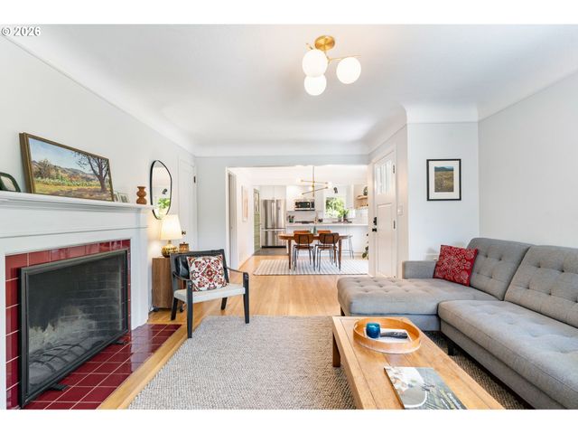 5555 Se STARK St, Portland, OR 97215