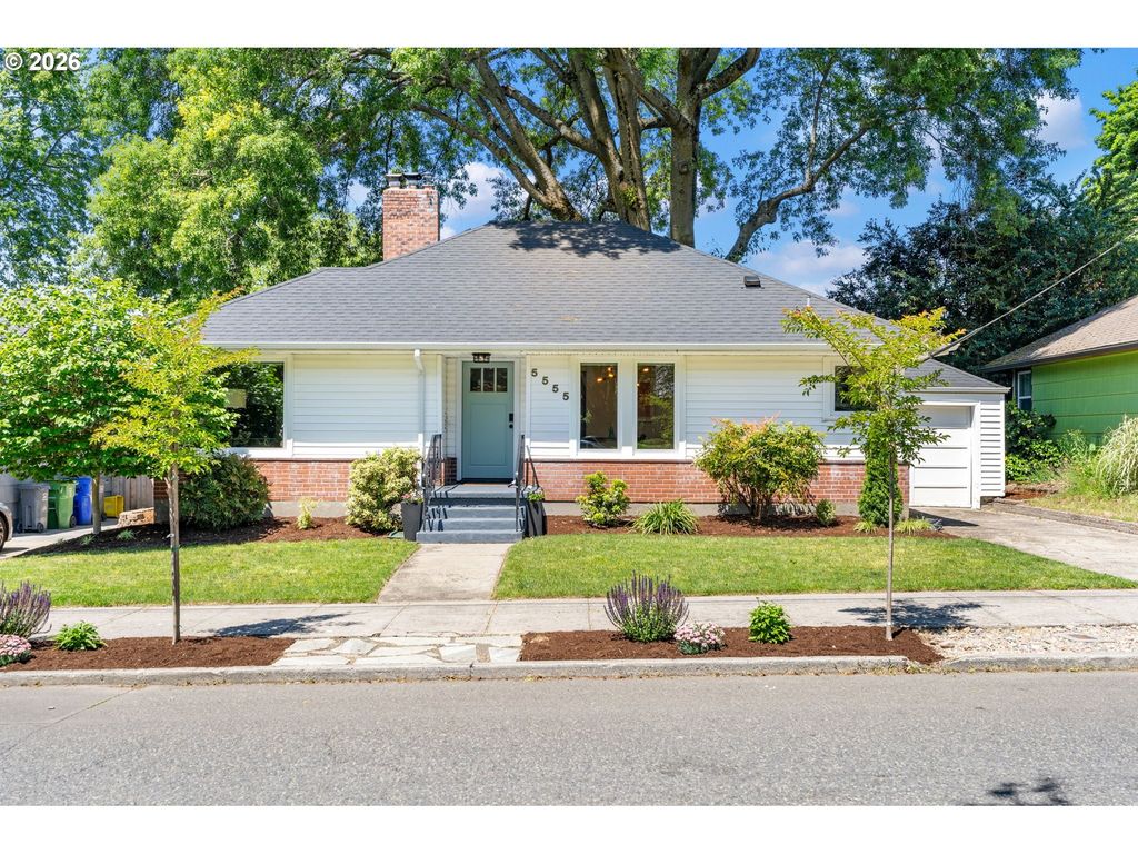 5555 Se STARK St, Portland, OR 97215