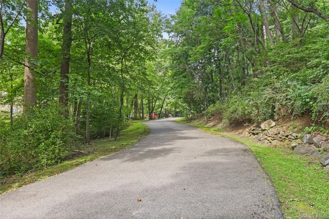 10 Deborah Lane, Chappaqua, NY 10514