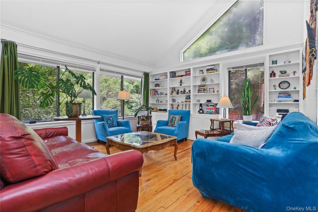 10 Deborah Lane, Chappaqua, NY 10514