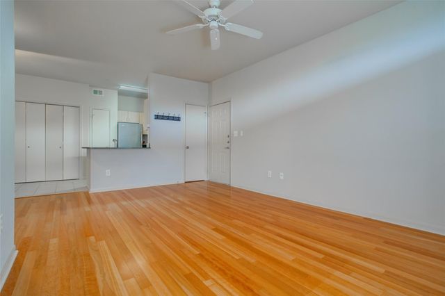 2209 Hancock DR 27, Austin, TX 78756