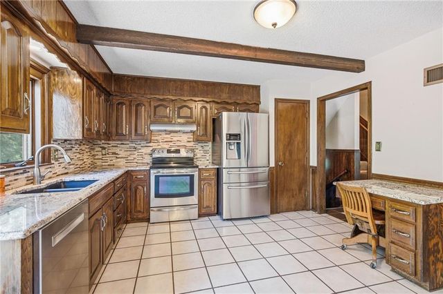 18308 & 18306 S State Route D Highway, Belton, MO 64012