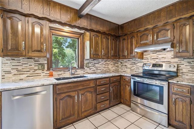 18308 & 18306 S State Route D Highway, Belton, MO 64012