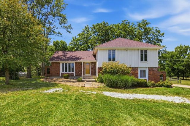 18308 & 18306 S State Route D Highway, Belton, MO 64012