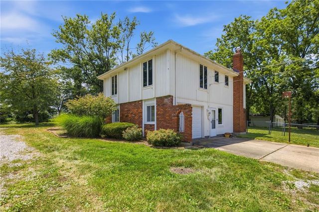 18308 & 18306 S State Route D Highway, Belton, MO 64012