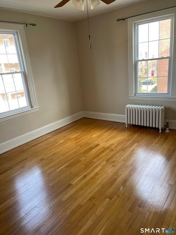 890-D Farmington Avenue 890D, West Hartford, CT 06119