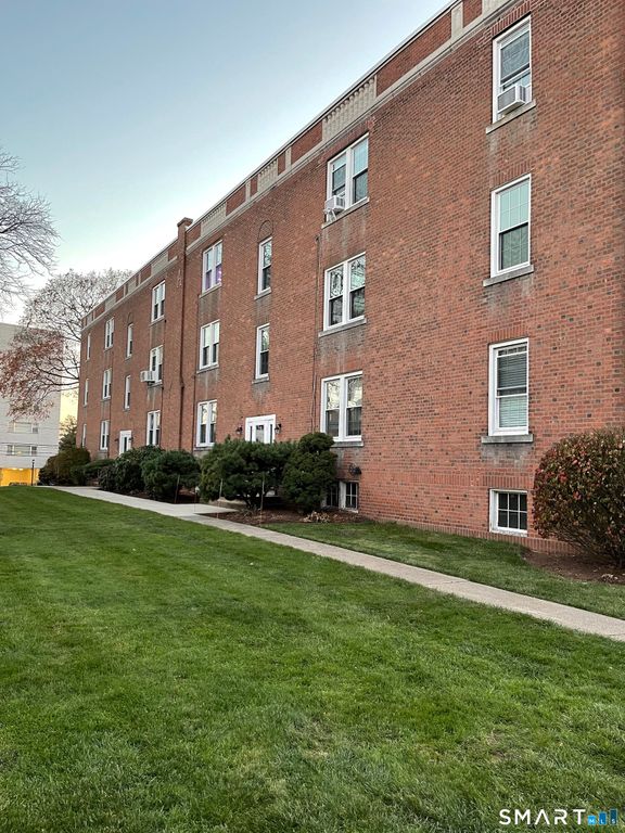 890-D Farmington Avenue 890D, West Hartford, CT 06119