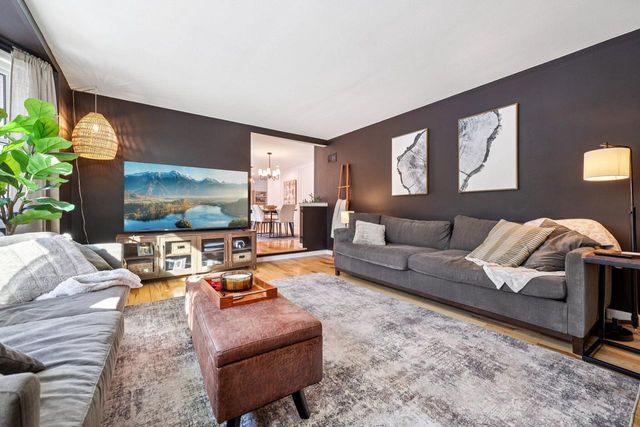 3821 S Sunny View DRIVE, New Berlin, WI 53151