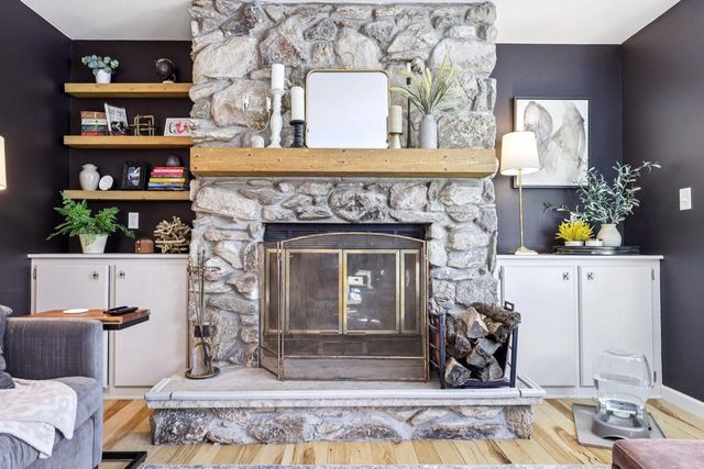 3821 S Sunny View DRIVE, New Berlin, WI 53151