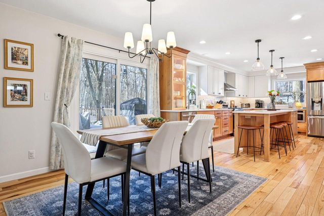 3821 S Sunny View DRIVE, New Berlin, WI 53151