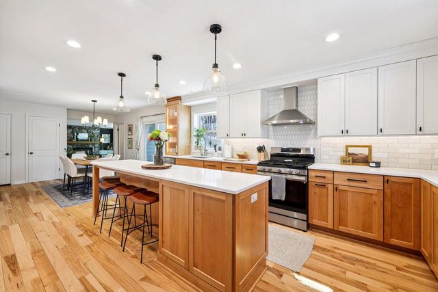 3821 S Sunny View DRIVE, New Berlin, WI 53151