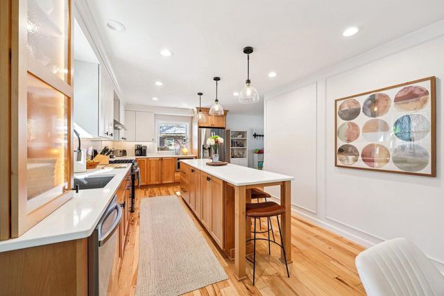 3821 S Sunny View DRIVE, New Berlin, WI 53151